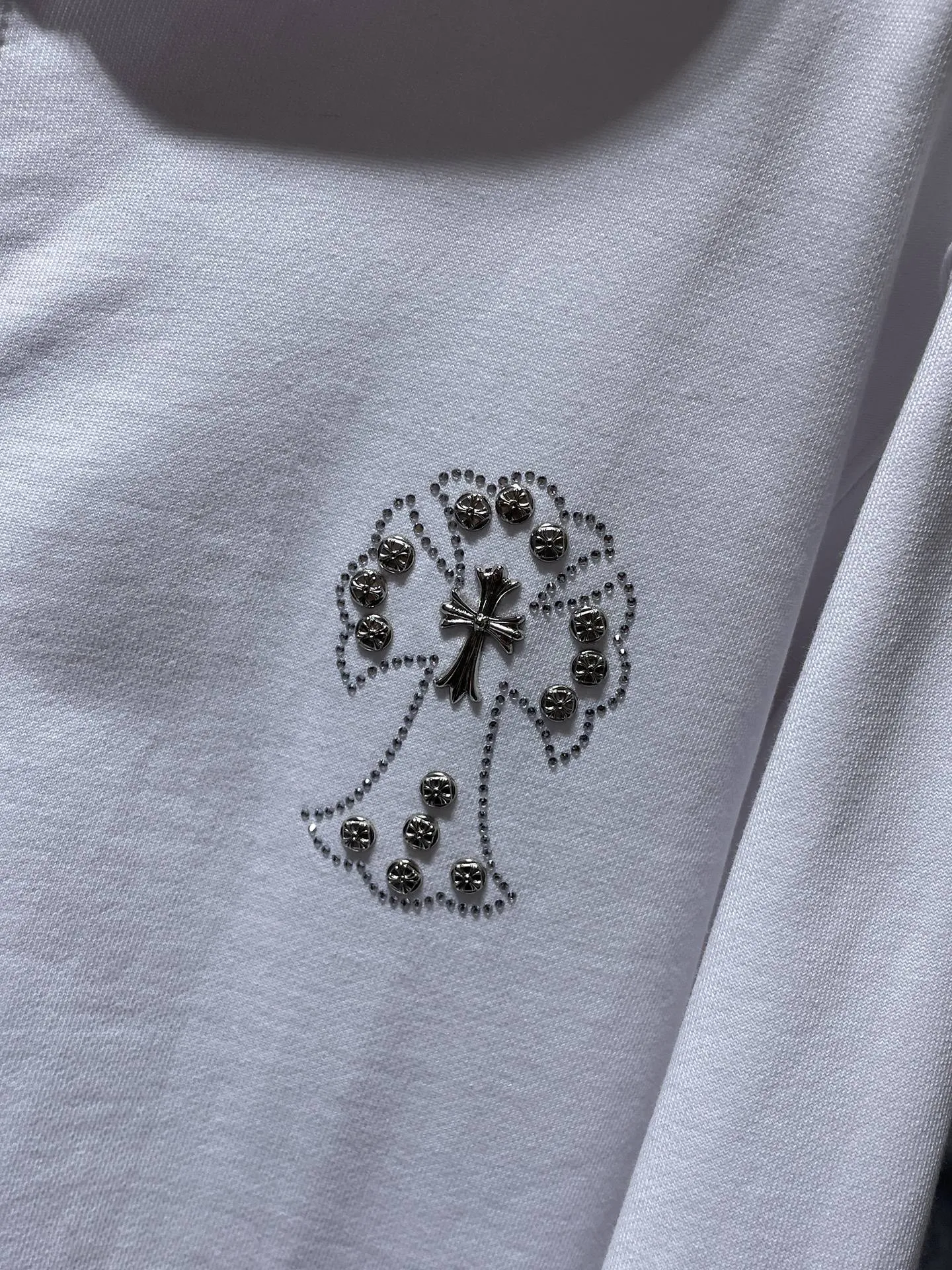 P276 Chrome Hearts Autumn and Winter 2025 Counter Synchronization Chrome Hot Diamond Cross Handmade Willow Sweatshirt Imported Diamond➕Handmade Willow Improved Customized Version 1:1 High Weight High Quality Fabric Recommended Color: Black White Code Number: S, M, L, XL